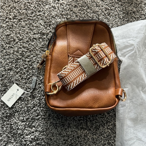 Vatan Crossbody Sling Bag - Picture 2 of 3
